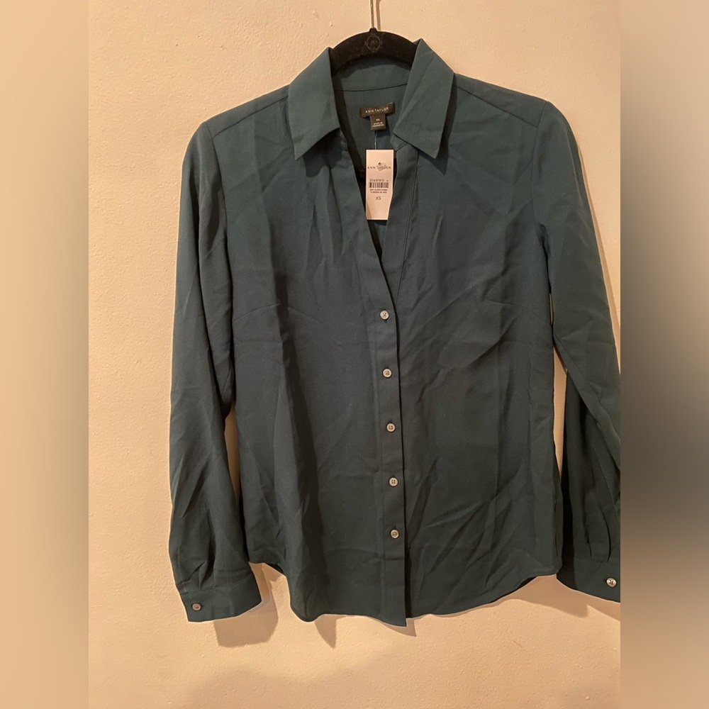 Ann Taylor Button Up Blouse‎